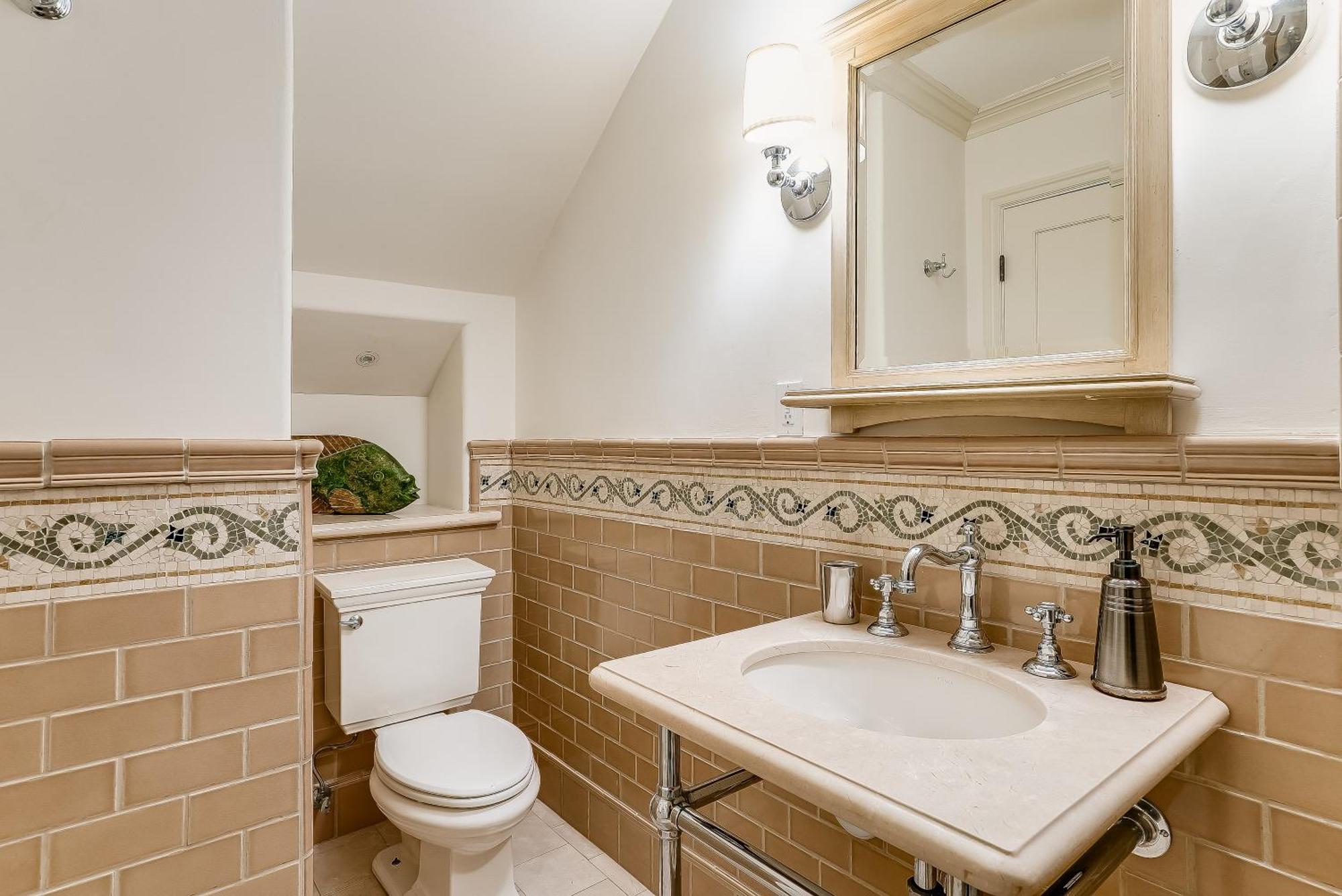 Holiday home Luxury, Renovated, Oceanfront With Incredible Deck & Views - Dogs Welcome *