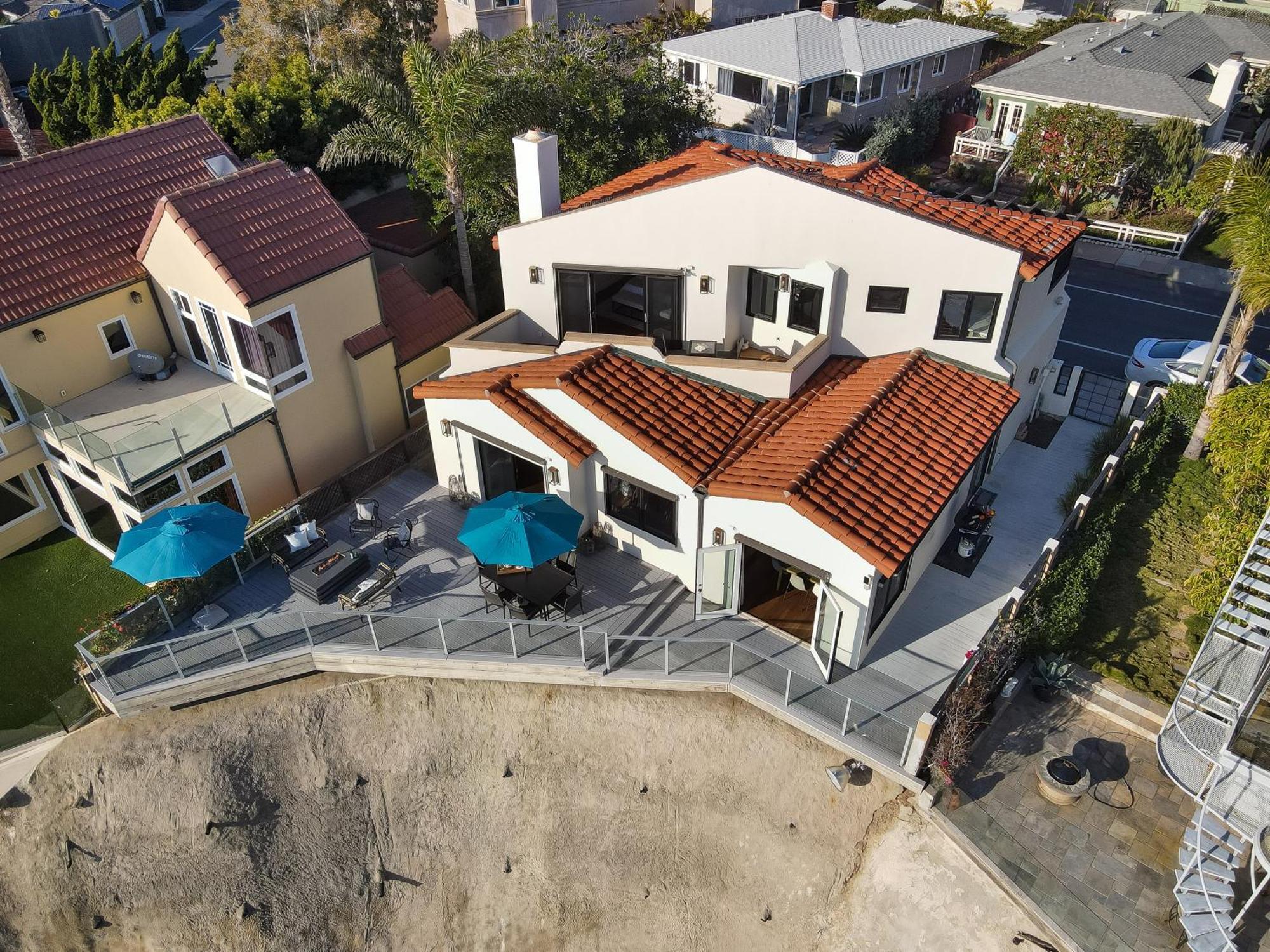 Luxury, Renovated, Oceanfront With Incredible Deck & Views - Dogs Welcome