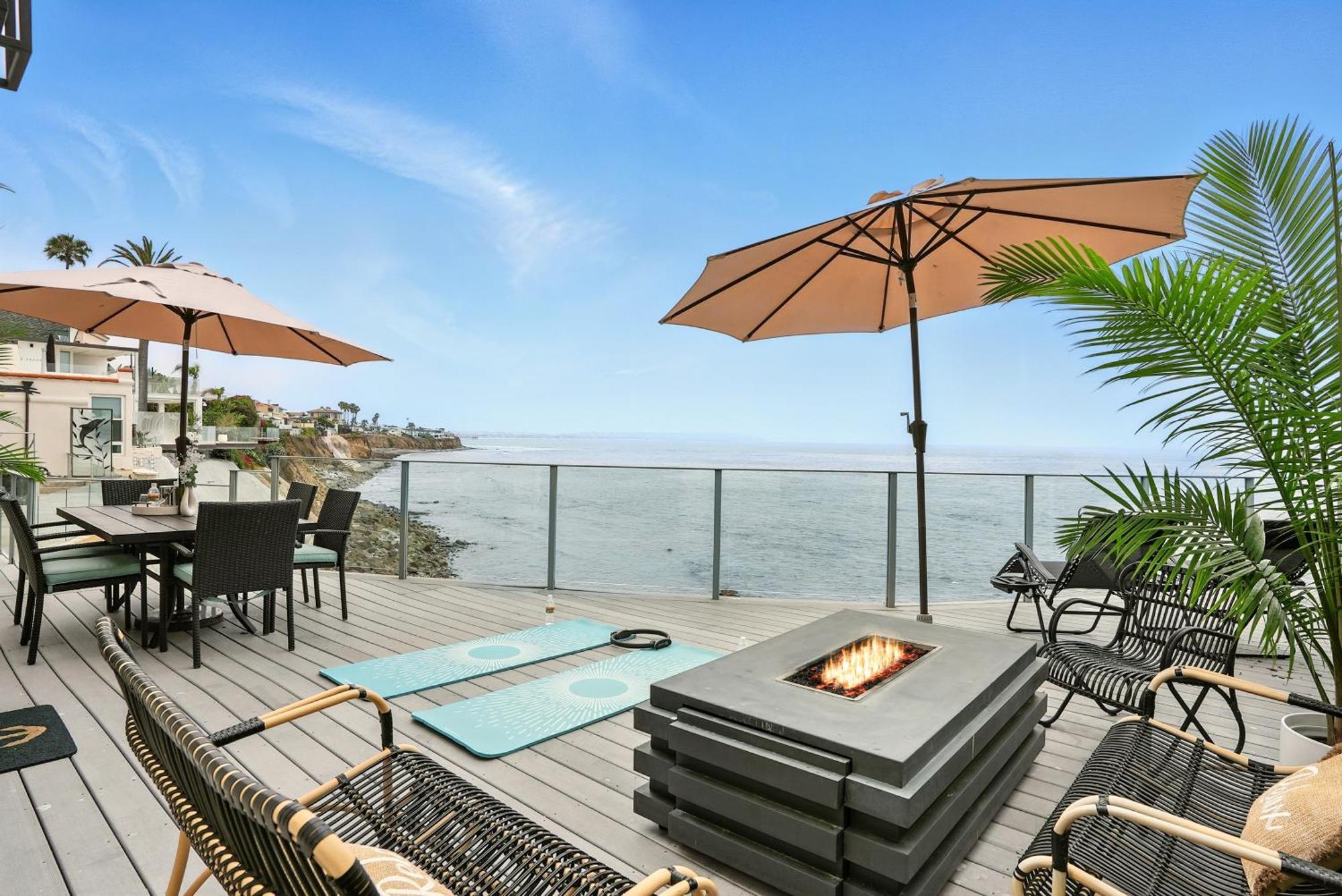 Luxury, Renovated, Oceanfront With Incredible Deck & Views - Dogs Welcome Holiday home *