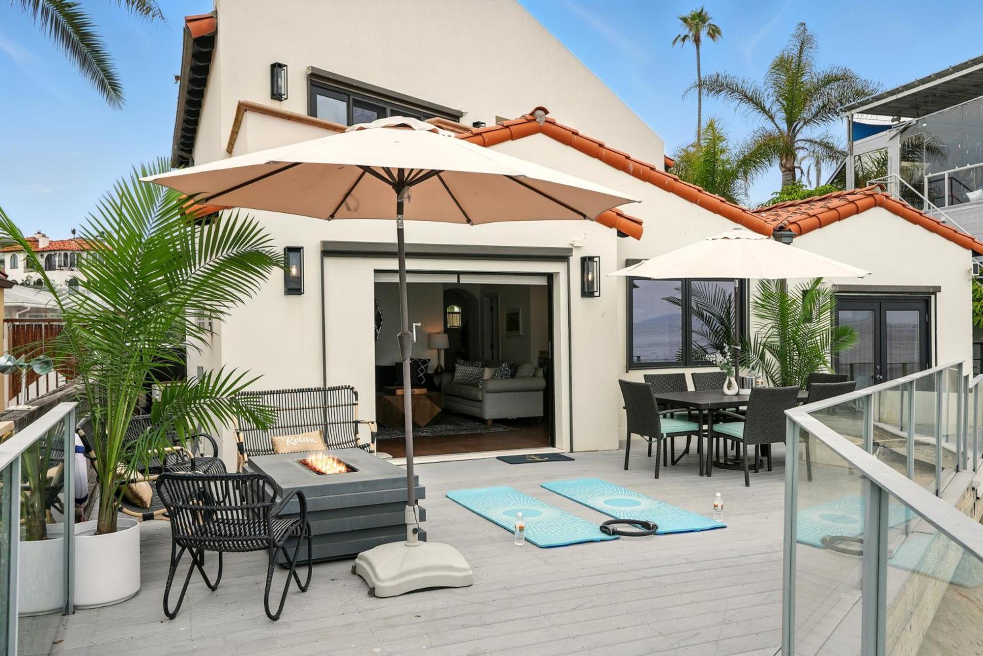 Luxury, Renovated, Oceanfront With Incredible Deck & Views - Dogs Welcome Holiday home *