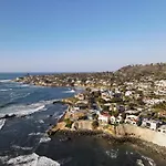 Luxury, Renovated, Oceanfront Home With Incredible Deck & Views - Dogs Welcome